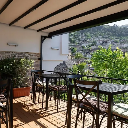 Sarajet 1821 מלון Gjirokastër